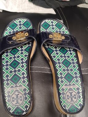 TORY BURCH DIXON NAVY & GREEN PATENT LOGO SLIDE SANDALS EXCELLENT CONDITION